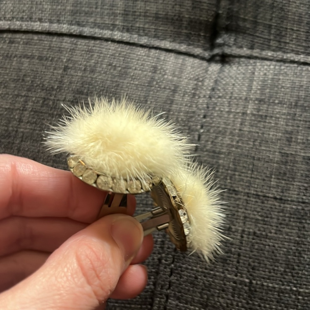 Vintage Cream Fur Pom-Pom Clip-on Earrings - Picture 12 of 15